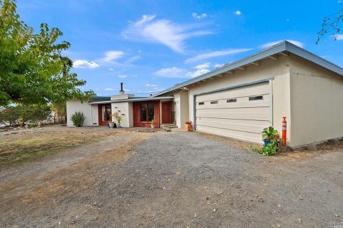 1233 Gloria Dr, Santa Rosa CA 95407-7483 exterior