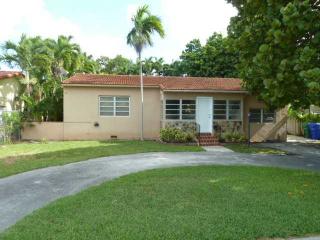 3120 17th St, Miami, FL 33125-1908