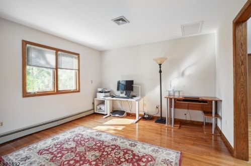 1095 Mayflower Ct, Martinsville NJ  08836-2326 exterior