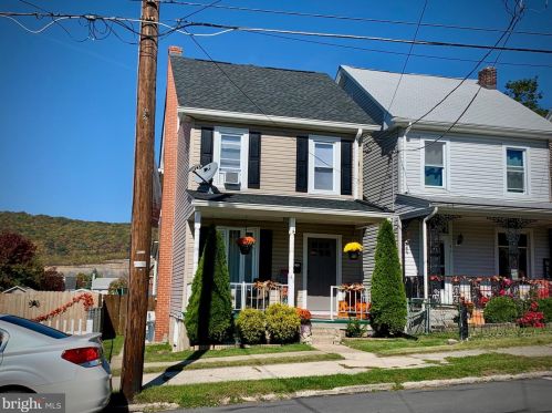41 Phillips St, Coaldale, PA 18218-1527