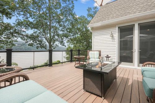 100 River Rd, Hyde Park, NY 12538-1260