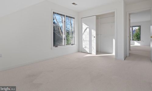 12015 Walnut Branch Rd, Herndon VA  20194-5616 exterior