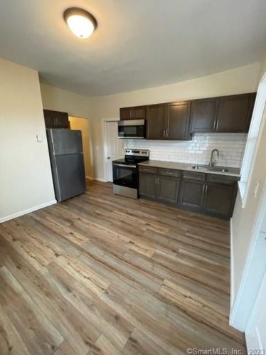 110 Rockwell Ave, New Britain CT  06051-3064 exterior