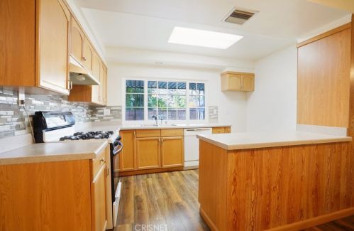 26817 Oak Branch Cir, Santa Clarita CA  91321-1455 exterior