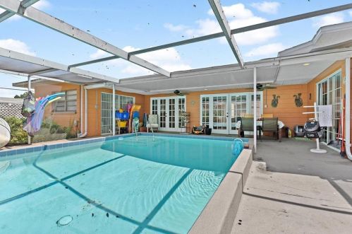 6534 18th Way, Saint Petersburg FL  33702-7146 exterior