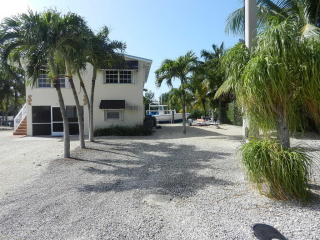 395 Palm Dr, Plantation Key FL  33036-4212 exterior