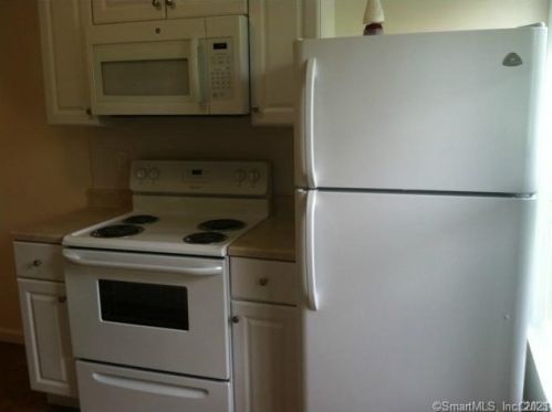 1016 Long Ridge Rd, Stamford CT  06903-4406 exterior