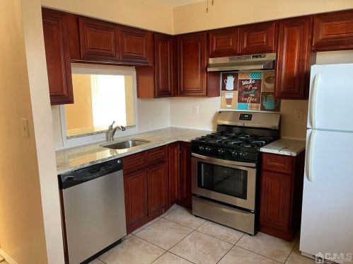 501 Woodbridge Commons Way, Iselin NJ  08830-3040 exterior