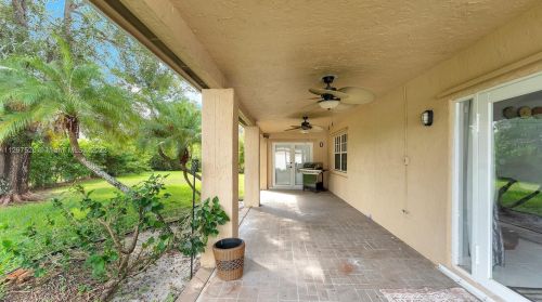 925 202nd Ave, Hollywood FL  33029-3442 exterior