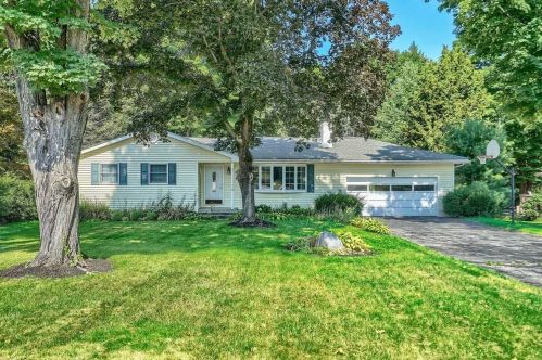 3 Alvin Ct, Poughkeepsie NY  12603-6126 exterior