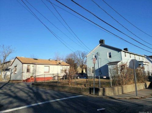 12 Arcade Pl, Floral Park, NY 11003-1201