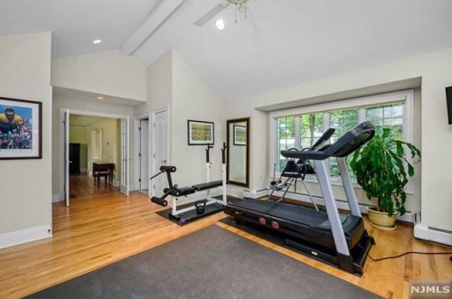 30 Oak Dr, Upper Saddle River NJ  07458-2132 exterior