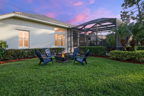 1722 Mockingbird Dr, Fort Pierce FL  34986-2049 exterior