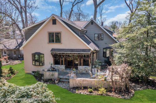 6 Clicwood Ct, Tinton Falls, NJ 07712-3205