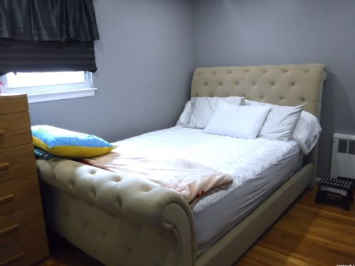 11 Barrington St, Westbury NY  11590-4629 exterior