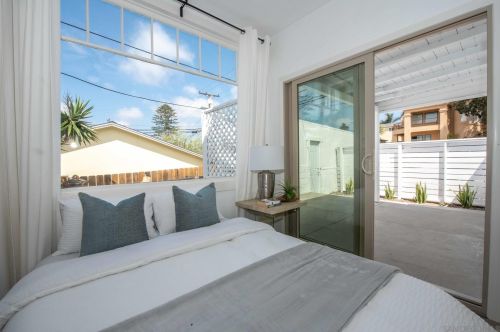 1704 Ebers St, San Diego CA  92107-3504 exterior