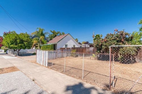 7248 Church St, Gilroy, CA 95020-6113