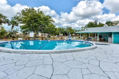 210 Islamorada Ln, Naples FL  34114-8442 exterior