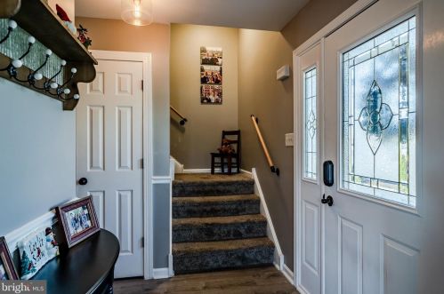 204 Pinebrooke Cir, Downingtown, PA 19335-4908