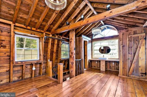 2695 Hemlock Dr, Palmerton PA  18071-9408 exterior