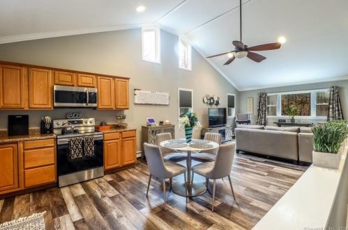 75 Candle Hill Rd, Danbury CT  06812-2412 exterior