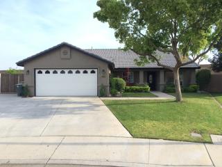 402 Dovecotes Ct, Bakersfield, CA 93312-5604
