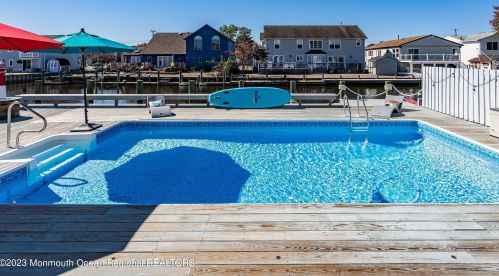 158 Royal Dr, Bricktown, NJ 08723-6733