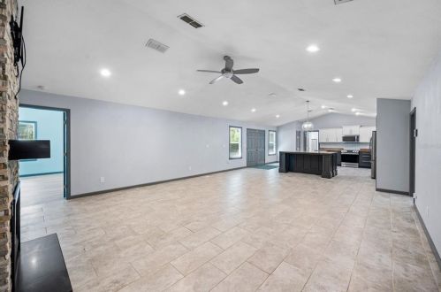 8544 Pinecone Dr, Lakeland FL  33809-1674 exterior