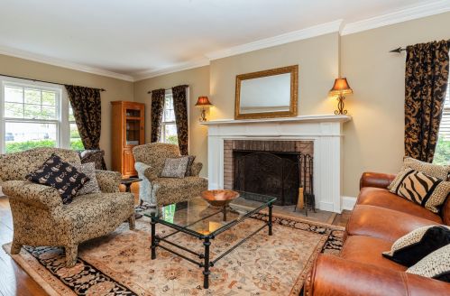 3333 Hackett Ave, Milwaukee, WI 53211-2944