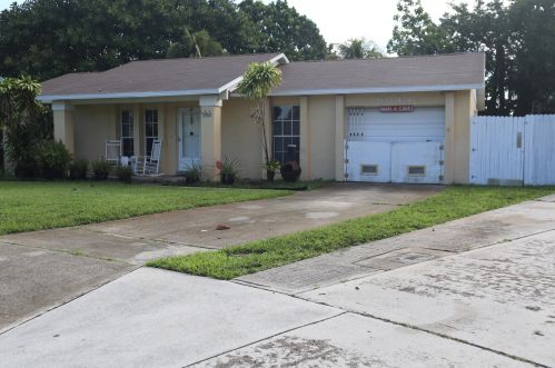 6044 Camp Lee Rd, West Palm Beach, FL 33417-5515