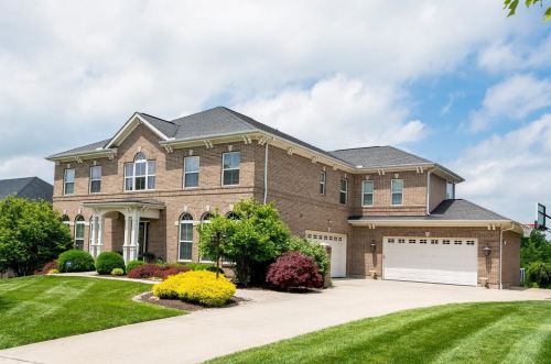 2325 Estate Ridge Dr, Cincinnati, OH 45244-2776