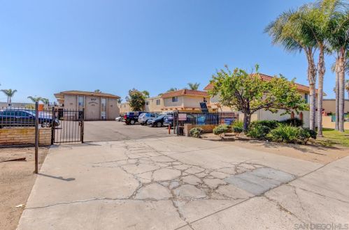 577 Oxford St, Chula Vista CA  91911-2711 exterior