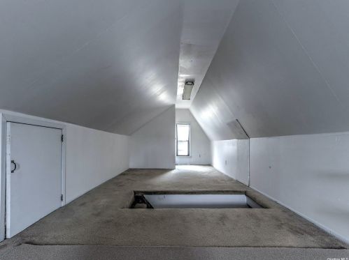 20 Marshall Ave, Floral Park NY  11001-3201 exterior