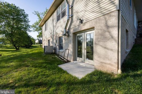 2975 Burton Dr, Gilbertsville PA  19525-9694 exterior