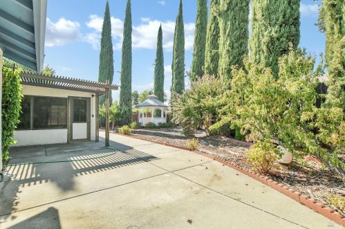 150 Alonzo Ct, Vacaville CA  95687-5466 exterior