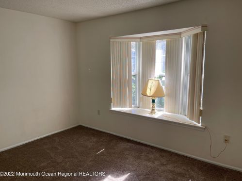 13 Linton Close, East Freehold NJ 07728-3816 exterior