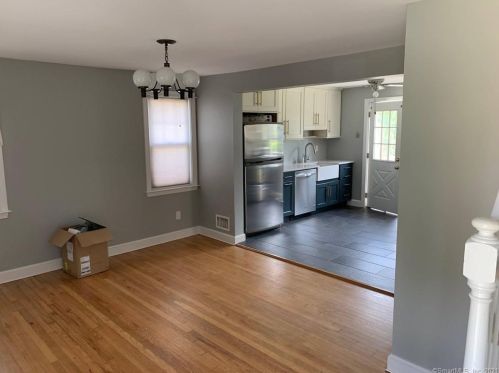 33 Country Club Rd, Groton CT  06340-5862 exterior