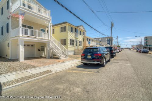 42 Kearney Ave, Pelican Island NJ  08751-1922 exterior