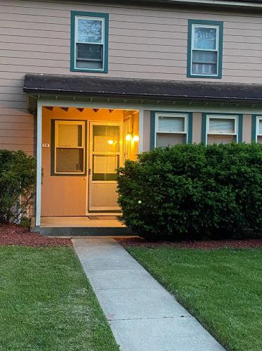 28 Chalmers Ln, Cincinnati, OH 45218-1027