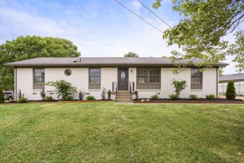 205 Crestmont Dr, Hendersonville, TN 37075-2910