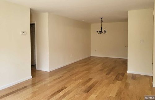 1033 Cumberland Ct, Mahwah NJ  07430-1361 exterior