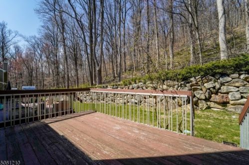 48 Edgefield Dr, Greystone Park NJ  07950-1975 exterior