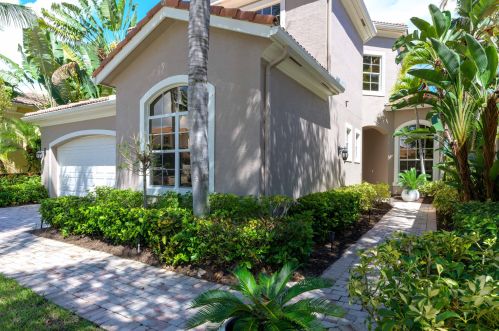 216 Andalusia Dr, West Palm Beach, FL 33418-1736