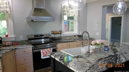 37 Town St, Norwich CT  06360-2323 exterior