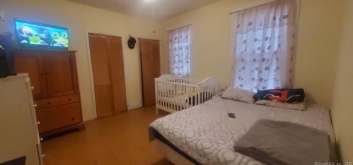 24 Bronx Ave, Bridgeport CT  06606-4663 exterior