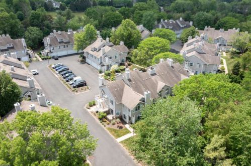 63 Birchwood Rd, Bedminster NJ  07921-1904 exterior