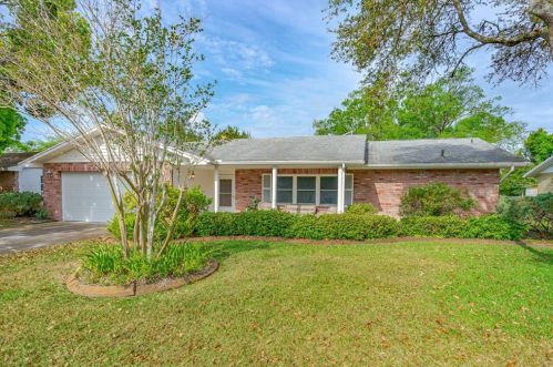 34 Woodlake Dr, Daytona Beach, FL 32129-4050