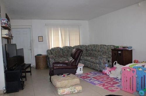 4530 18th St, Naples, FL 34120-7434