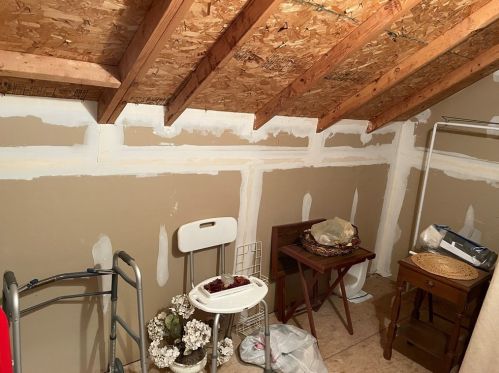 8116 Palomino Dr, Bridgeville PA  15017-1157 exterior