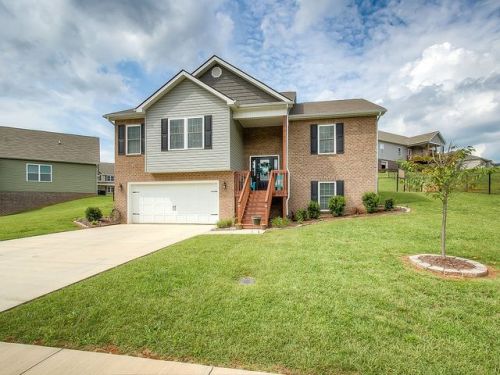 2106 Falling Leaf Dr, Kingsport TN  37664-5303 exterior
